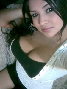 Kiffante tunisienne sexy sur Indre-et-Loire dispo pour une levrette