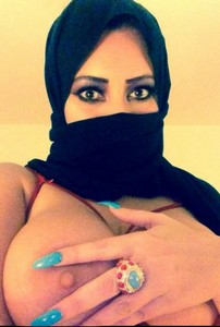 Un bon cunnilingus pour une belle tunisienne rasée sur Centre