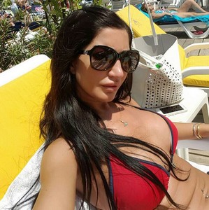 Un moment discret avec une belle femme arabe rasée sur Pays de la Loire